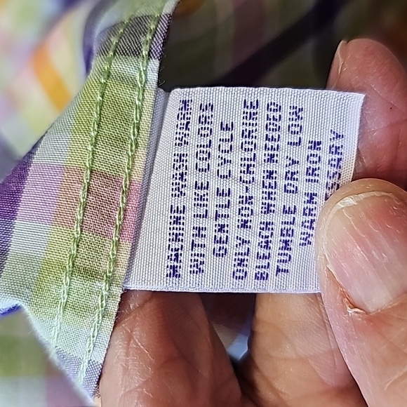 ALAN FLUSSER, Mens plaid short sleeve shirt. Size large. Just dry cleaned. down - Picture 10 of 10